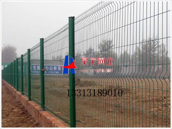 供应三角折弯护栏生活区围栏、场区围网、开发区隔离网厂家直销图片