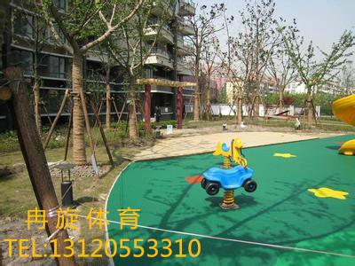 供应上海塑胶跑道施工人造草平铺设价格图片