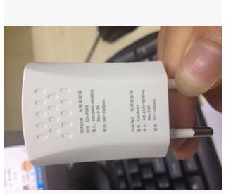 供应深圳沙井充电器激光打码激光打标机，广东低价出售光纤激光打标机图片