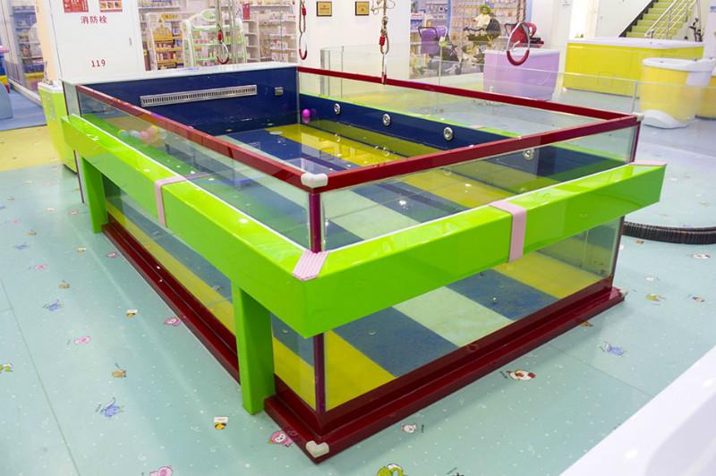 上海市2015新款钢化高端玻璃儿童游泳池厂家