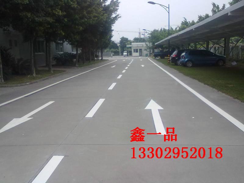 供应贵阳道路标线停车场划线施工图片