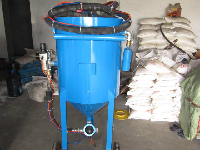 供应常州除锈用KH-4720移动喷砂罐，户外用0.3立方移动喷砂罐