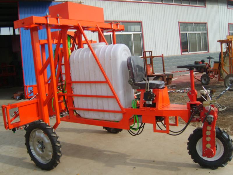 供应自走式三轮玉米小麦多功能喷药机