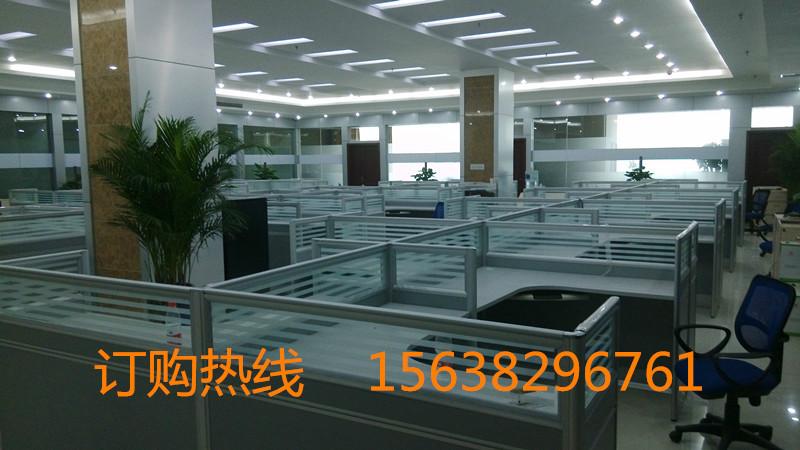 供应河南郑州屏风隔断办公桌，电脑桌厂家，办公卡位定做找15638296761
