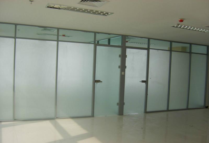 供应安装玻璃隔断北京朝阳区百子湾周边安装钢化玻璃