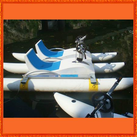 供应亚娃沙发艇水上自行车信步脚踏船 海信水上游乐设备